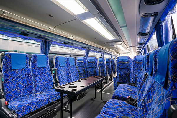 大型バス(FUSO)テーブルあり