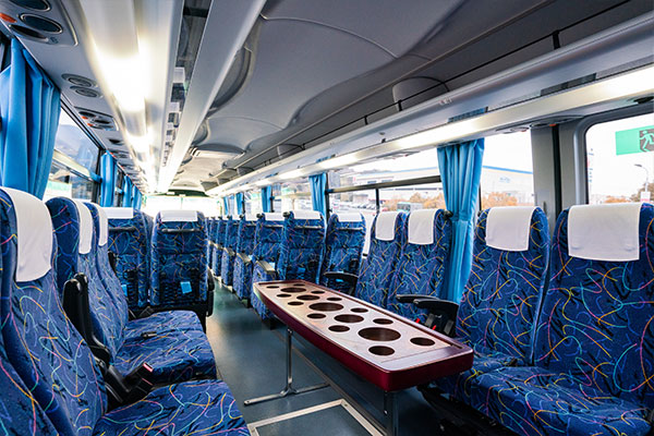 大型バス(Jバス)テーブルあり